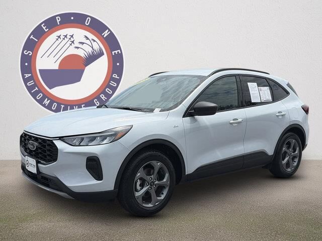 2025 Ford Escape ST-Line — photo 1 of 28