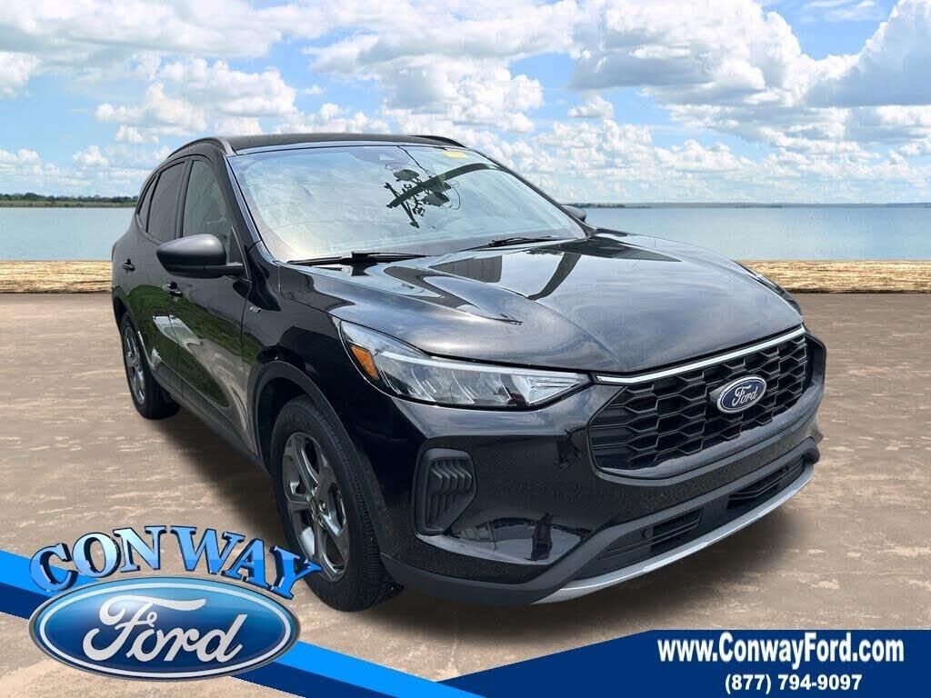 2025 Ford Escape ST-Line — photo 1 of 3