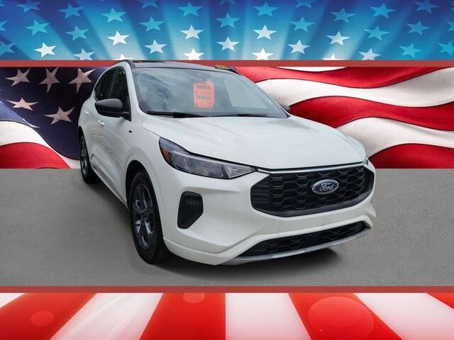 2023 Ford Escape ST-Line — photo 1 of 39