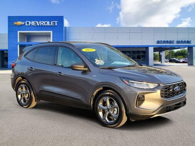 2025 Ford Escape ST-Line — photo 1 of 39
