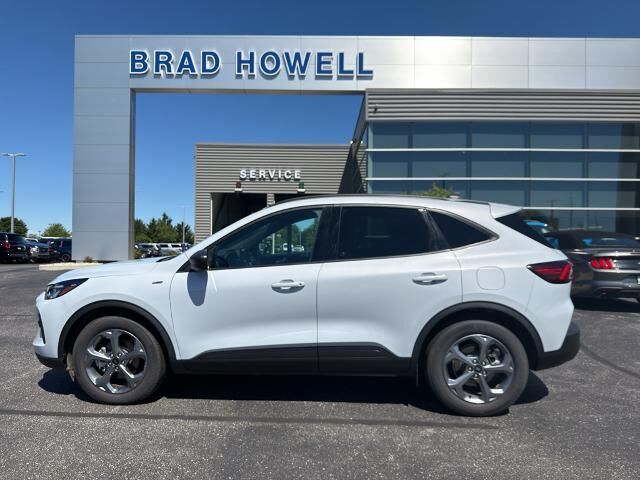 2025 Ford Escape ST-Line — photo 1 of 13
