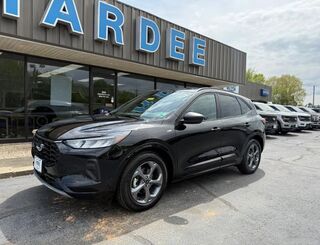 2024 Ford Escape ST-Line — photo 1 of 13