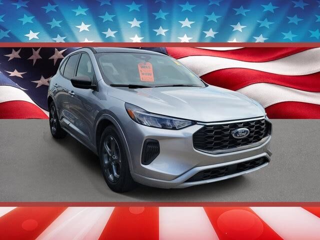 2023 Ford Escape ST-Line — photo 1 of 6