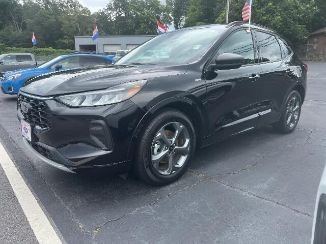 2024 Ford Escape ST-Line — photo 1 of 12