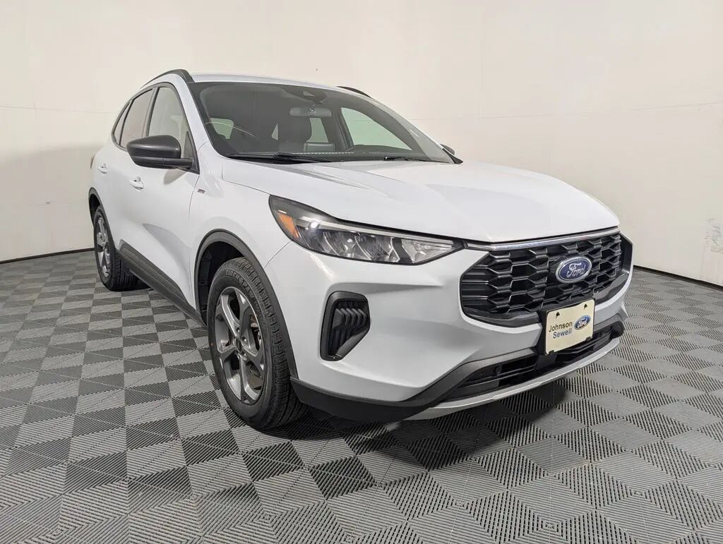 2025 Ford Escape ST-Line — photo 1 of 14