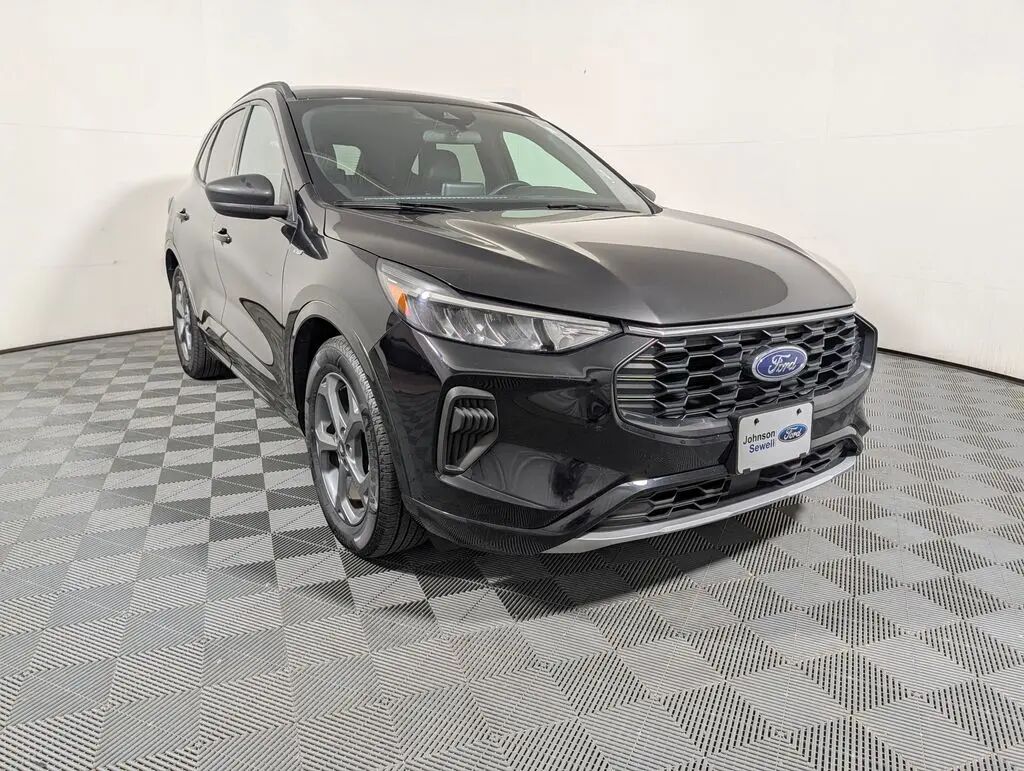 2023 Ford Escape ST-Line — photo 1 of 15