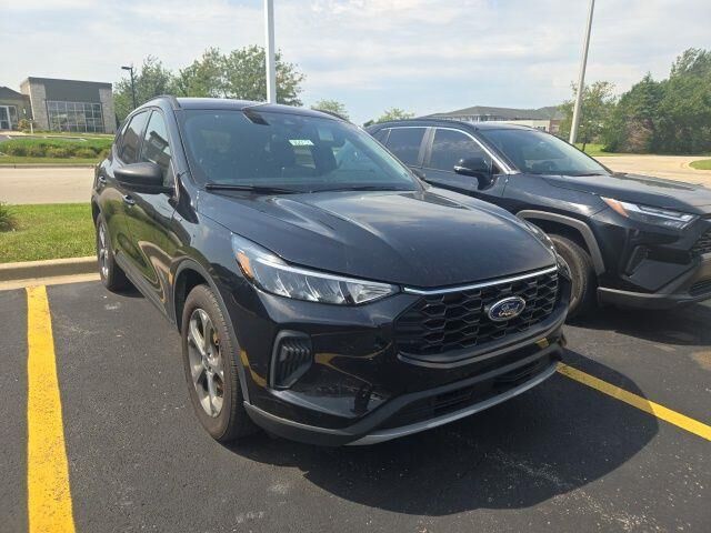 2025 Ford Escape ST-Line — photo 1 of 3