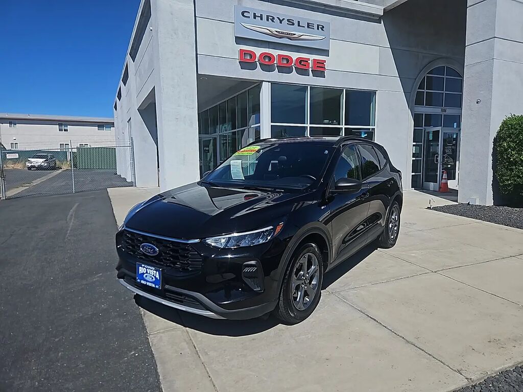 2025 Ford Escape ST-Line — photo 1 of 13