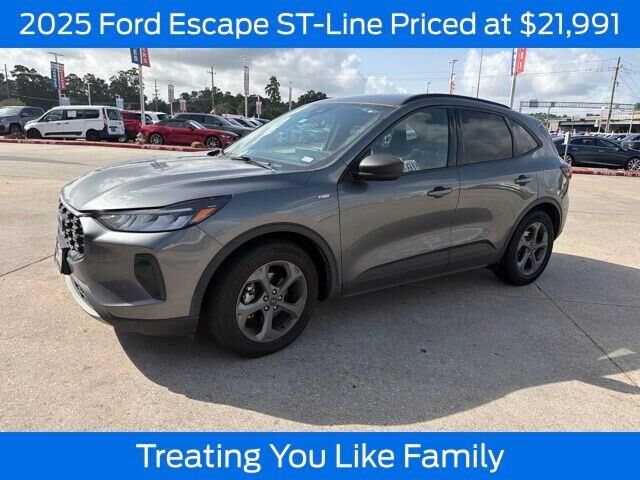 2025 Ford Escape ST-Line — photo 1 of 13