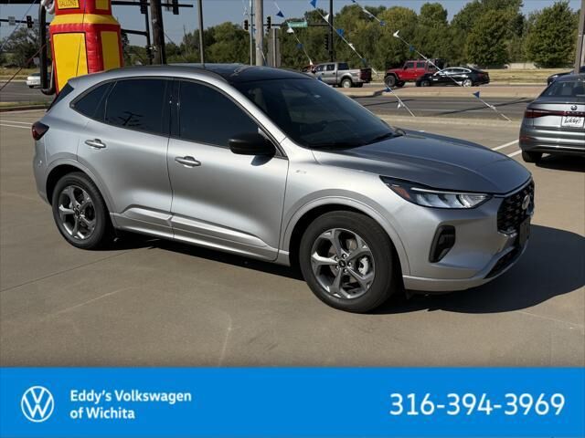 2023 Ford Escape ST-Line — photo 1 of 4