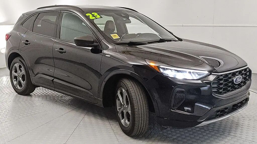 2023 Ford Escape ST-Line — photo 1 of 13