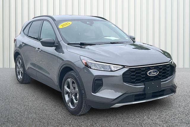 2025 Ford Escape ST-Line — photo 1 of 13
