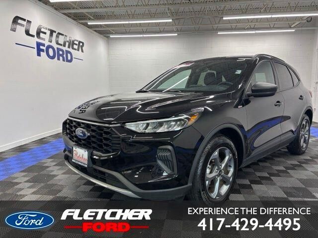 2025 Ford Escape ST-Line — photo 1 of 33