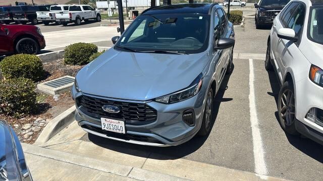 2023 Ford Escape Hybrid ST-Line — photo 1 of 8