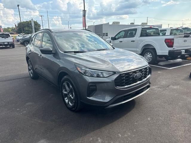 2025 Ford Escape Hybrid ST-Line — photo 1 of 26
