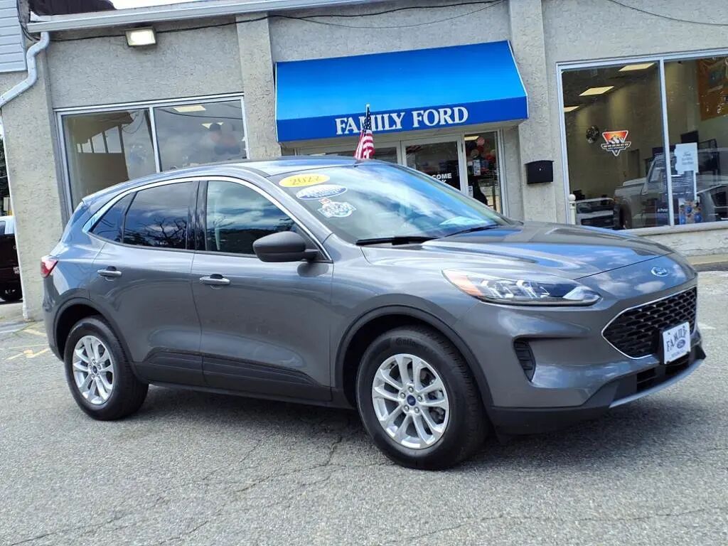 2022 Ford Escape Hybrid SE — photo 1 of 13