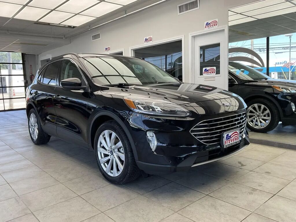 2021 Ford Escape Hybrid Titanium — photo 1 of 13