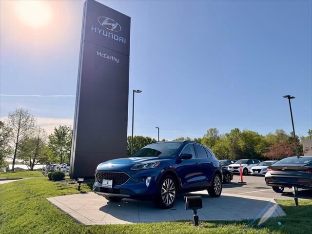 2022 Ford Escape Hybrid Titanium — photo 1 of 27