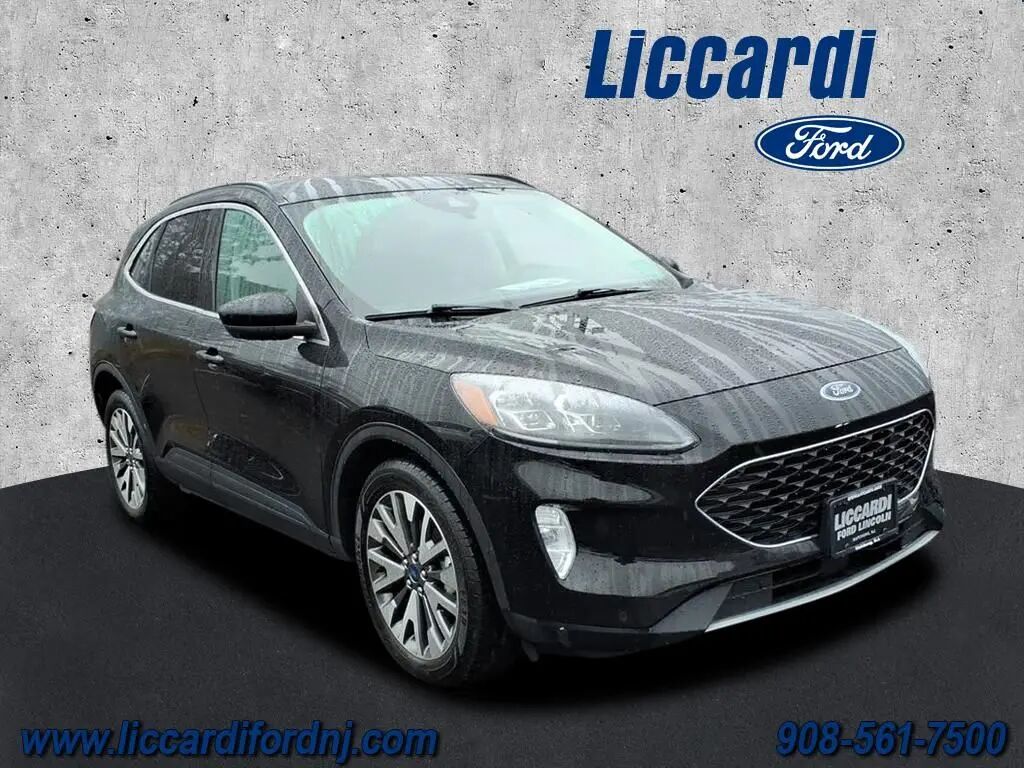 2022 Ford Escape Hybrid Titanium — photo 1 of 26