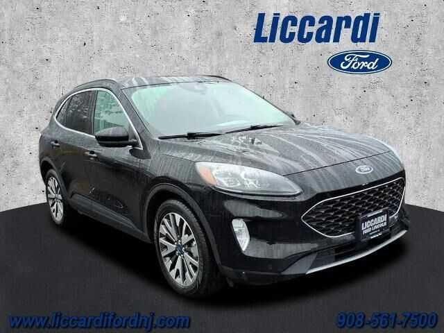 2022 Ford Escape Hybrid Titanium