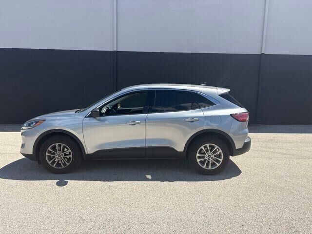 2022 Ford Escape SE — photo 1 of 39