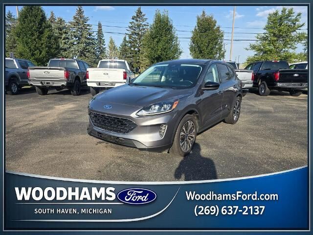 2021 Ford Escape SE — photo 1 of 13