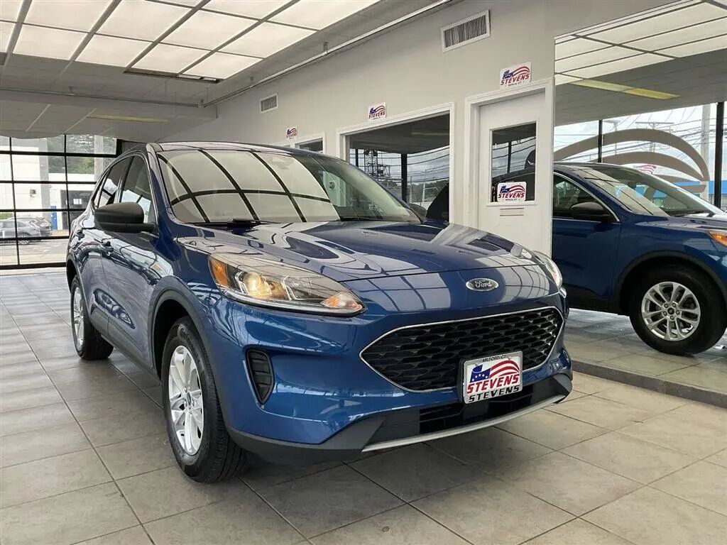 2022 Ford Escape SE — photo 1 of 13