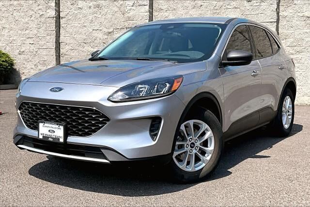 2022 Ford Escape SE — photo 1 of 13