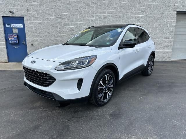 2022 Ford Escape SE — photo 1 of 13