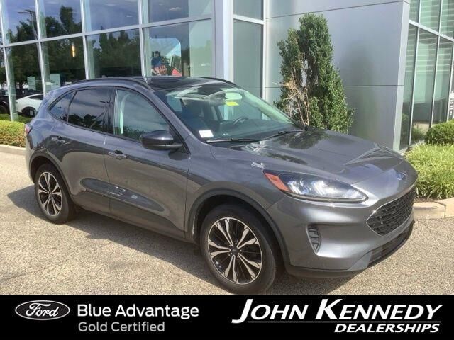 2022 Ford Escape SE — photo 1 of 13