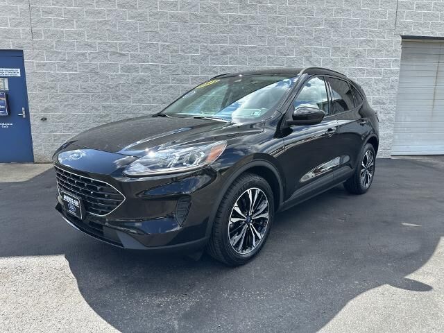 2022 Ford Escape SE — photo 1 of 26