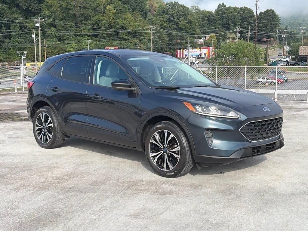 2022 Ford Escape SE — photo 1 of 14