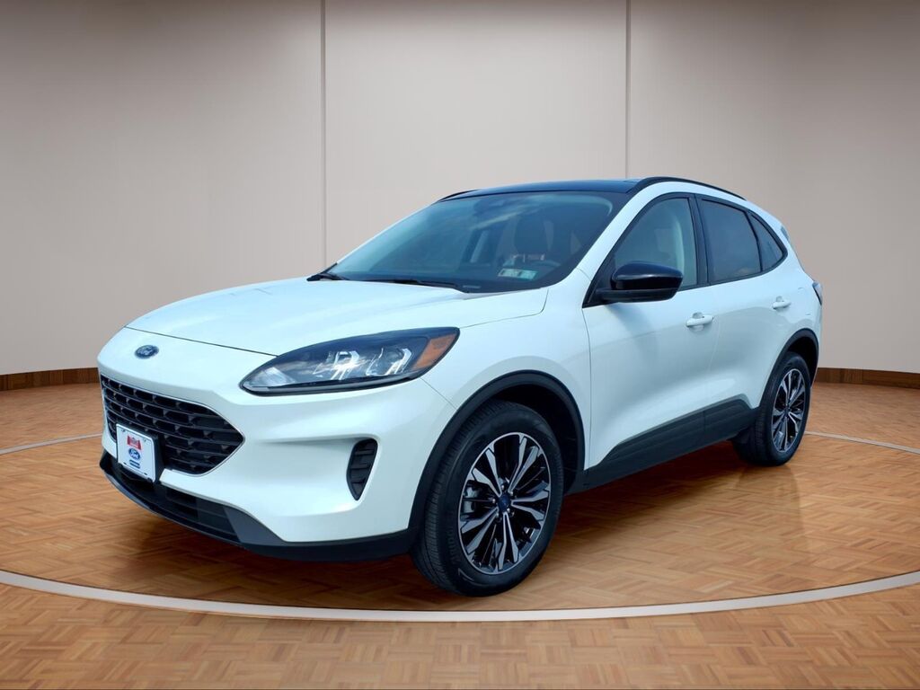 2022 Ford Escape SE — photo 1 of 13