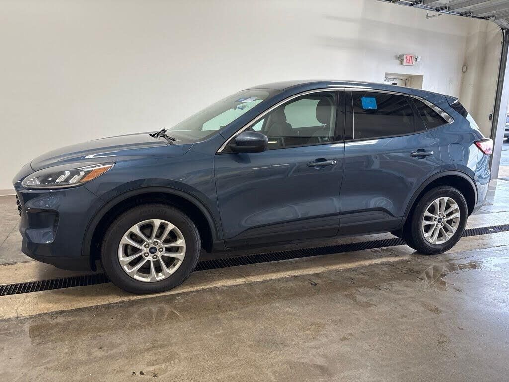 2020 Ford Escape SE — photo 1 of 28