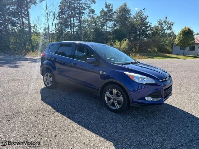 2015 Ford Escape SE — photo 1 of 10