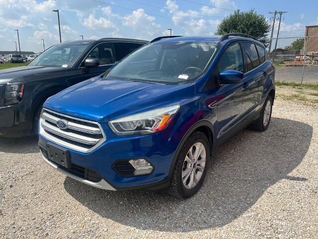 2017 Ford Escape SE — photo 1 of 15