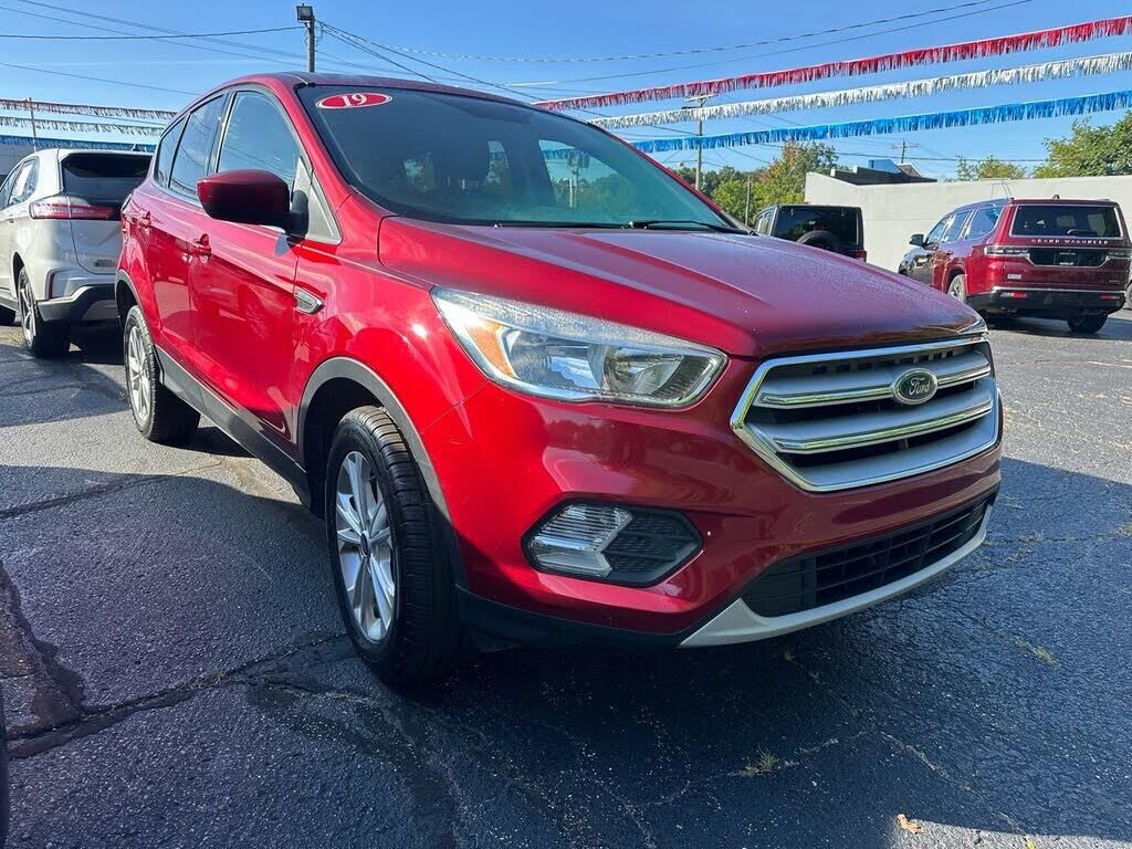 2019 Ford Escape SE — photo 1 of 1