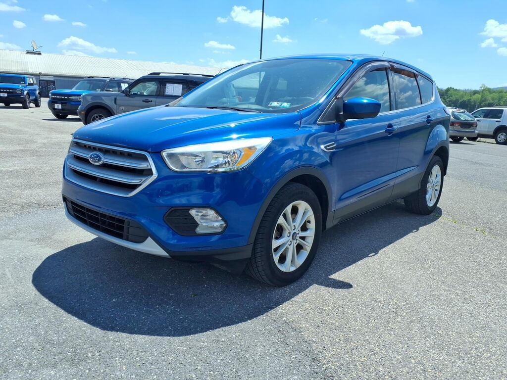 2017 Ford Escape SE — photo 1 of 9