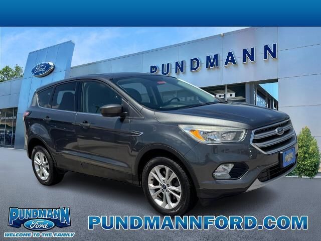 2017 Ford Escape SE — photo 1 of 13