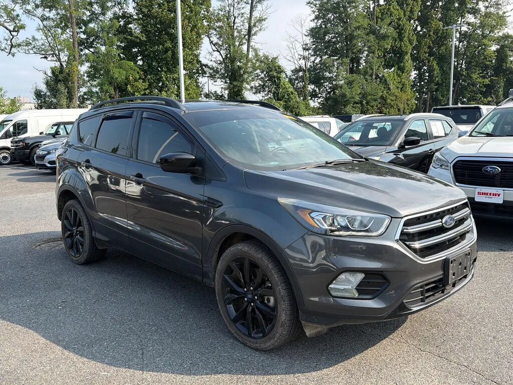 2018 Ford Escape SE — photo 1 of 7