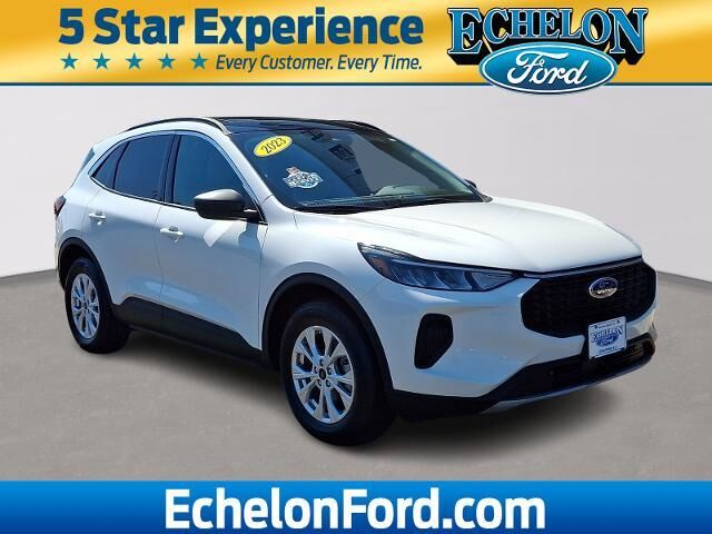 2023 Ford Escape Active — photo 1 of 13
