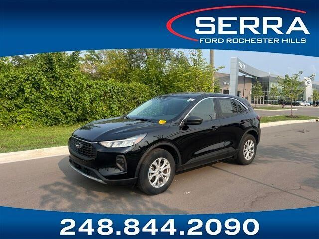 2023 Ford Escape Active — photo 1 of 26