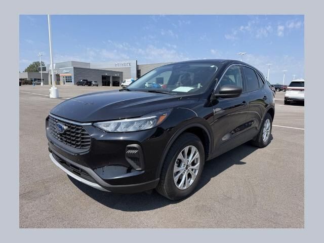 2023 Ford Escape Active — photo 1 of 13