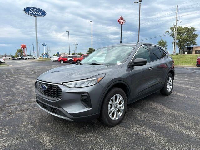 2024 Ford Escape Active — photo 1 of 39