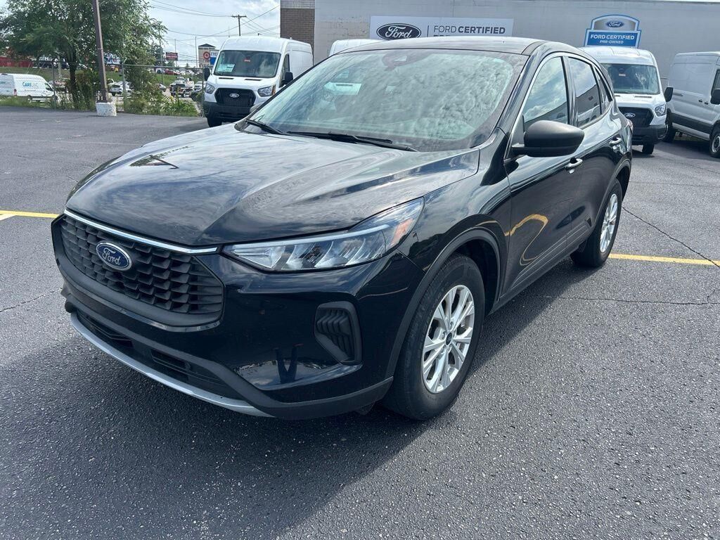 2023 Ford Escape Active — photo 1 of 27
