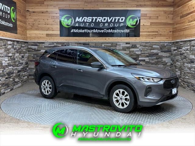 2023 Ford Escape Active — photo 1 of 13