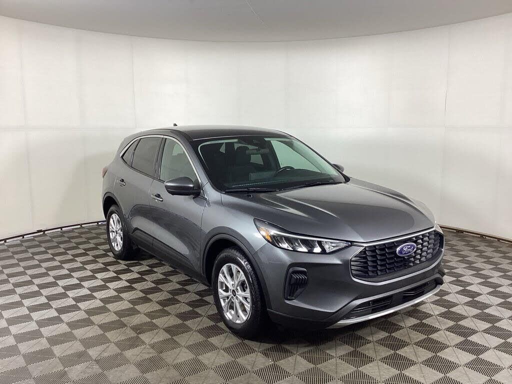 2023 Ford Escape Active — photo 1 of 14