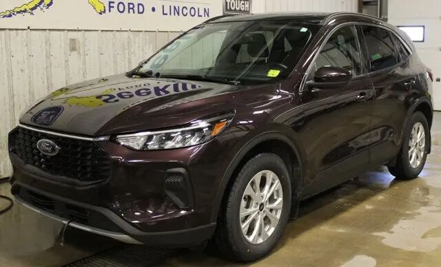 2023 Ford Escape Active — photo 1 of 17
