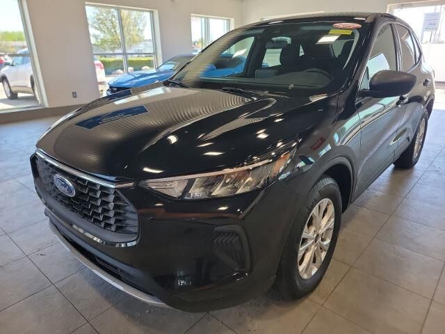 2023 Ford Escape Active — photo 1 of 13