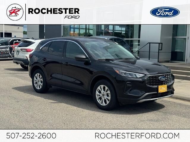 2024 Ford Escape Active — photo 1 of 12